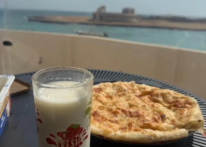 Sea-view Studio, Sunrise Balcony & & Pool Апартаменты Хургада
