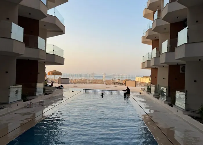 Sea-view Studio, Sunrise Balcony & & Pool Апартаменты Хургада